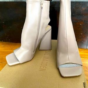 Brand new Steve Madden transfer taupe heels size 6.5